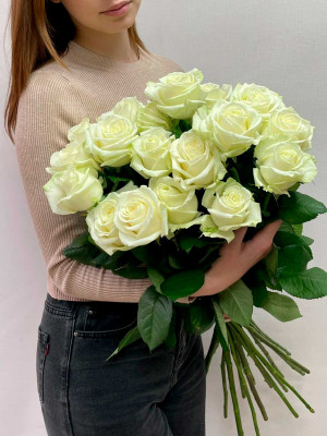 Цветы поштучно: Роза Россия «Avalanche»